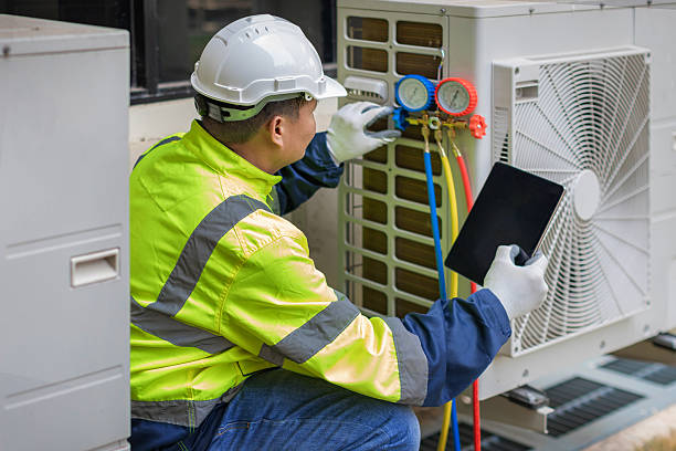 Professional Heat Pump Repair technician working in Santa Fe, NM